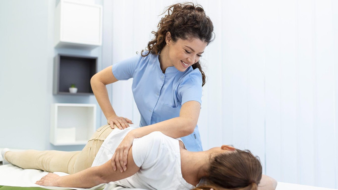 Back Pain Physiotherapy in Kanpur: When Should You Visit?
